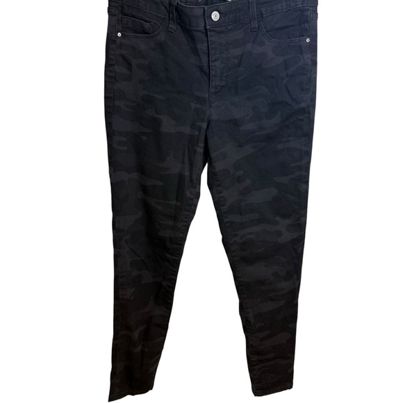 Social Standard by Sanctuary | Black Camouflage Skinny Pants | Sz 6 - Picture 1 of 9